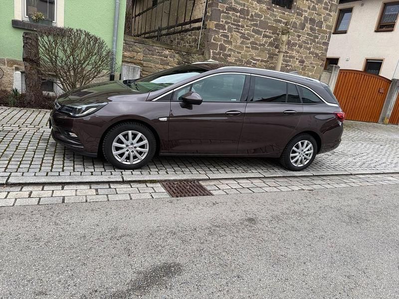 Gebraucht Opel Astra Edition 136 PS (100 kW) 2016 Braun Kombi