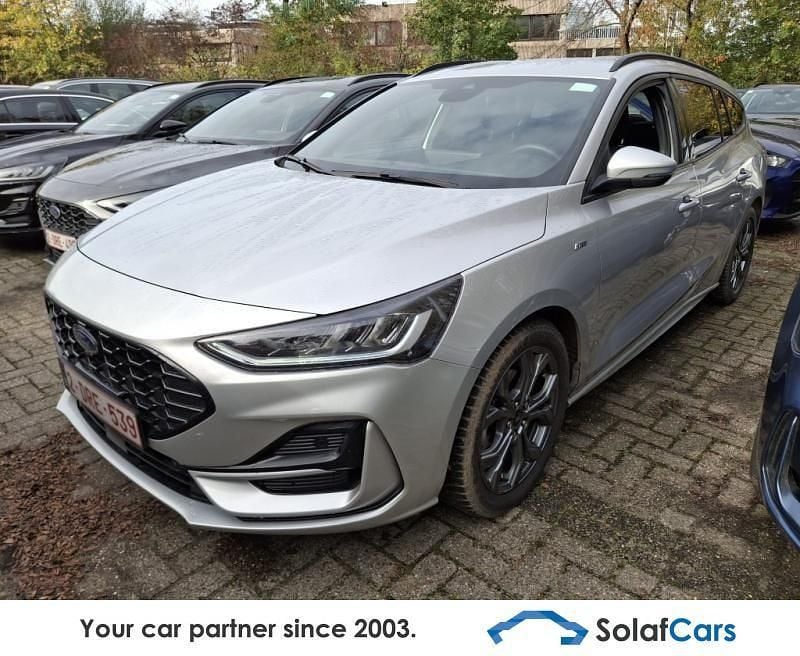 Silber Gebraucht 2023 Ford Focus ST-Line Limousine | 13.250 € (Superpreis) - Bild 1/4