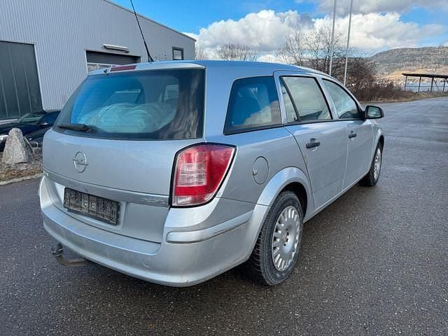 Gebraucht Opel Astra Selection 110 PS (80 kW) 2009 Argon silber/ice silver (m2) Kombi