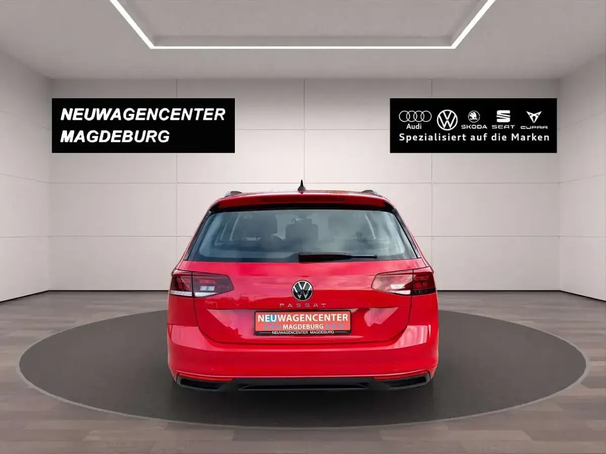 Gebraucht VW Passat Business 122 PS (89 kW) 2023 Rot Kombi