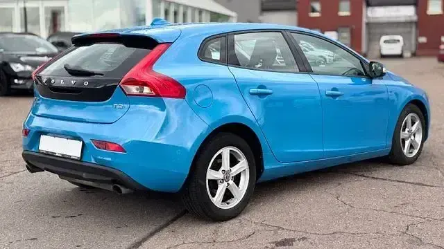 Gebraucht Volvo V40 You! 120 PS (88 kW) 2013 Blau Limousine