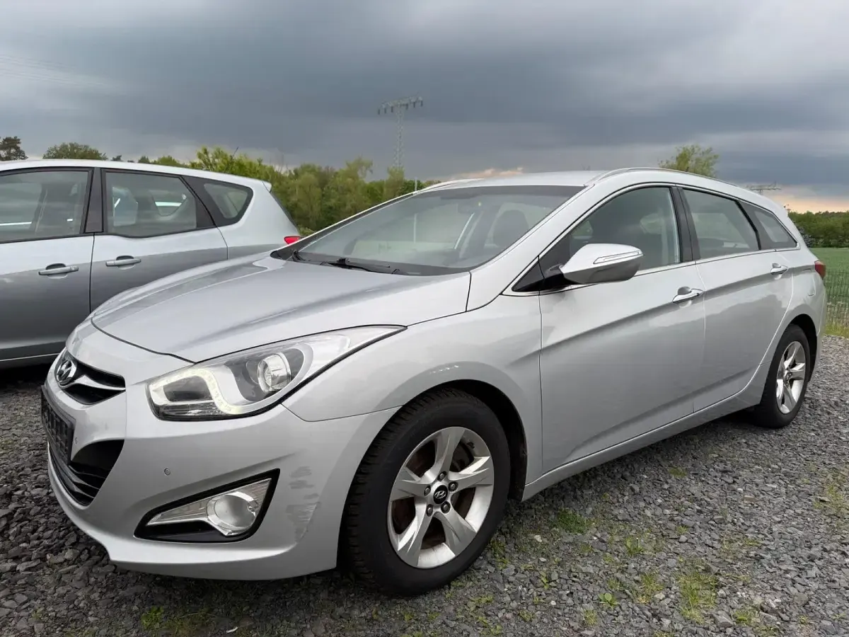 Gebraucht Hyundai i40 116 PS (85 kW) 2013 Silber Limousine