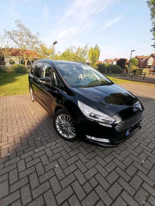 Schwarz Gebraucht 2016 Ford Galaxy Titanium Van / Kleinbus | 15.000 € (Guter Preis) - Bild 1/4