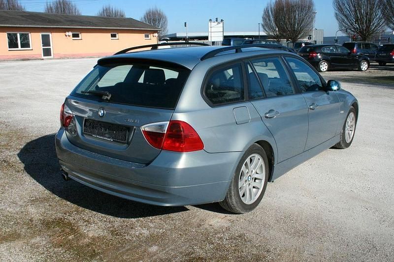 Gebraucht BMW 318 143 PS (105 kW) 2008 Grau Kombi
