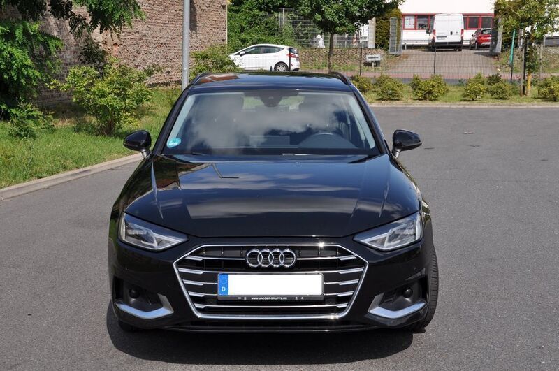 Schwarz Gebraucht 2021 Audi A4 Advanced Plus Kombi | 19.900 € - Bild 1/4