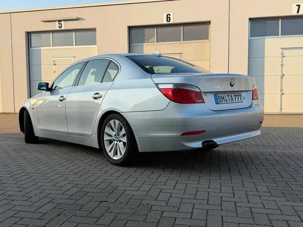 Gebraucht BMW 523 177 PS (130 kW) 2007 Silber Limousine