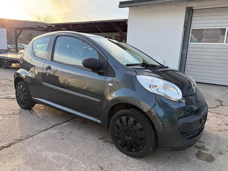 Grau Gebraucht 2008 Citroën C1 Kleinwagen | 2.290 € (Fairer Preis) - Bild 1/4
