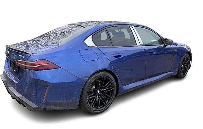 Neu BMW M5 Performance 727 PS (534 kW) 2025 C1k m marina bay blau metallic Limousine