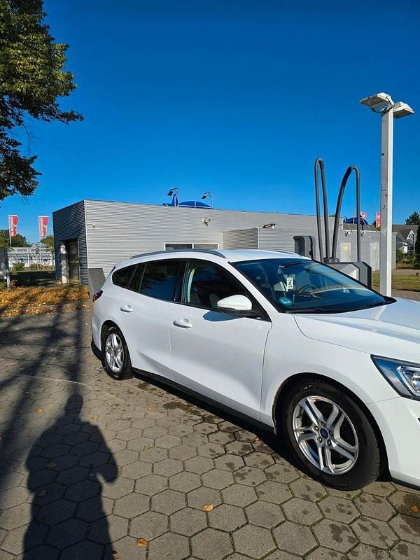 Gebraucht Ford Focus Cool & Connect 125 PS (91 kW) 2019 Weiß Kombi