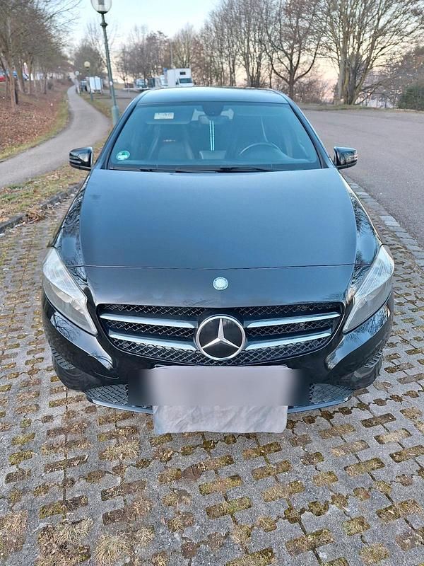 Schwarz Gebraucht 2014 Mercedes A180 Kombi | 11.800 € (Fairer Preis) - Bild 1/4