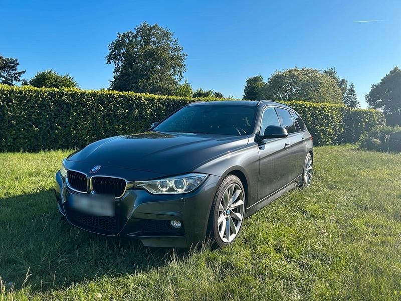 Grau Gebraucht 2012 BMW 320 M Sport Kombi | 11.500 € (Teuer) - Bild 1/4