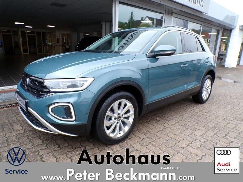 Petroleum blue Gebraucht 2024 VW T-Roc Life SUV | 22.990 € (Fairer Preis) - Bild 1/4