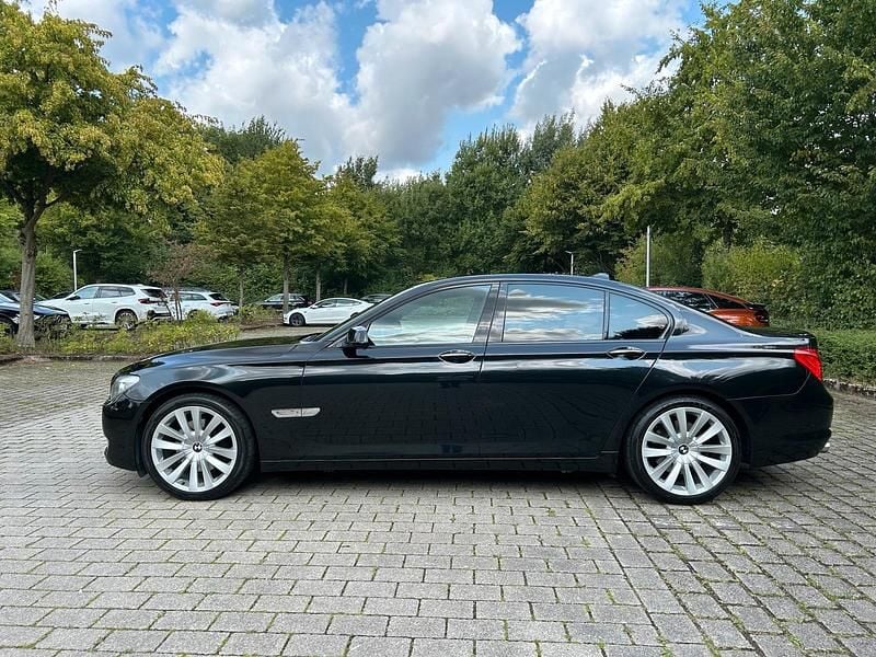 Schwarz Gebraucht 2009 BMW 730 Limousine | 17.000 € (Teuer) - Bild 1/4