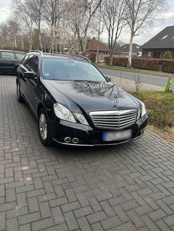 Gebraucht Mercedes E220 170 PS (125 kW) 2011 Schwarz Kombi