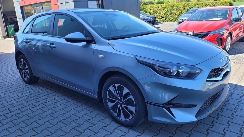 Neu Kia Ceed 140 PS (102 kW) 2025 Weiß Kleinwagen