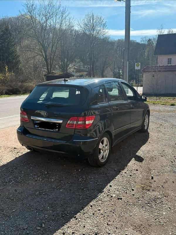 Gebraucht Mercedes B180 116 PS (85 kW) 2011 Schwarz Van / Kleinbus