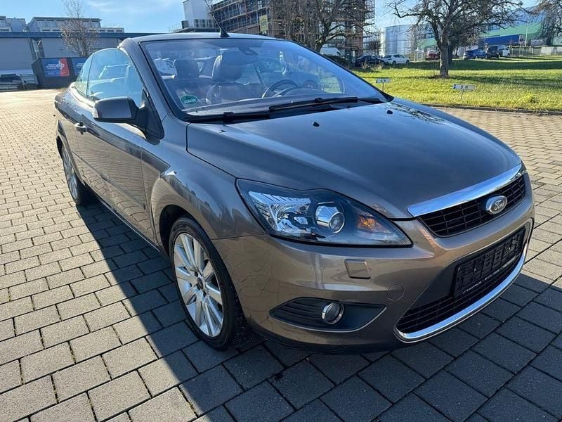 Gebraucht Ford Focus Cabriolet Titanium 150 PS (110 kW) 2011 Braun Cabrio