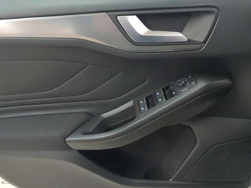 Gebraucht Ford Focus Titanium 120 PS (88 kW) 2024 Frozen white Kombi