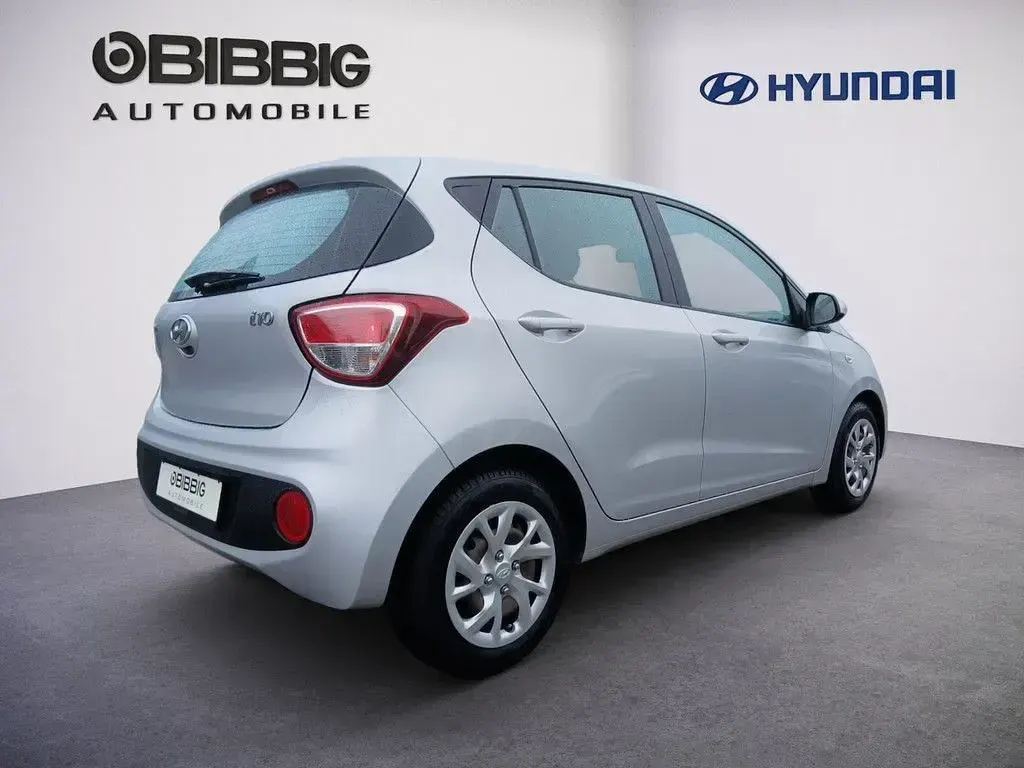 Gebraucht Hyundai i10 Select 67 PS (49 kW) 2019 Silber Kleinwagen