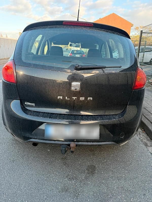 Gebraucht Seat Altea 105 PS (77 kW) 2012 Schwarz Limousine
