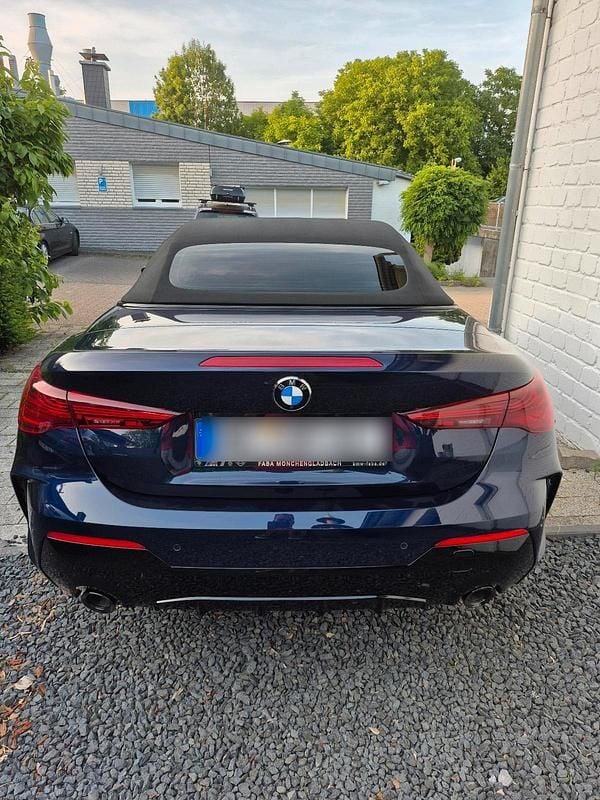 Blau Gebraucht 2024 BMW 420 M Sport Cabrio | 47.990 € (Fairer Preis) - Bild 1/4
