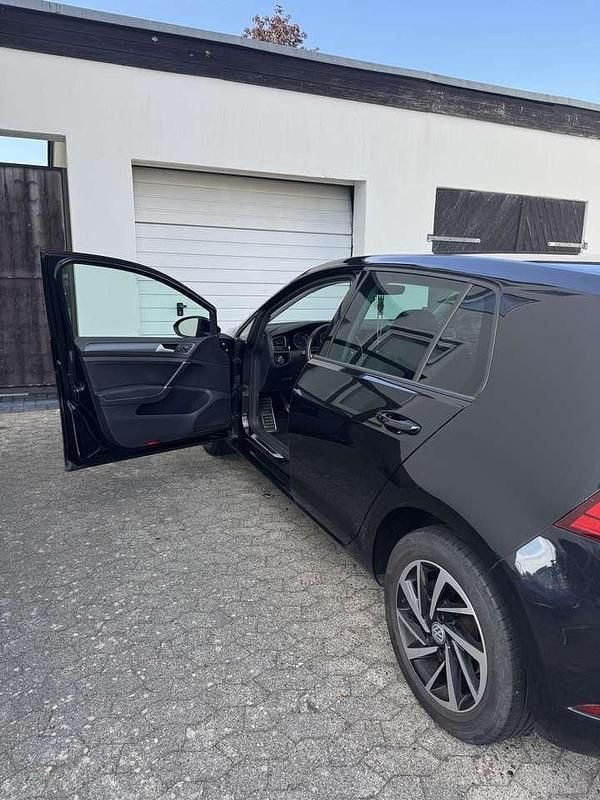 Schwarz Gebraucht 2019 VW Golf VII Join Kleinwagen | 11.999 € (Guter Preis) - Bild 1/4