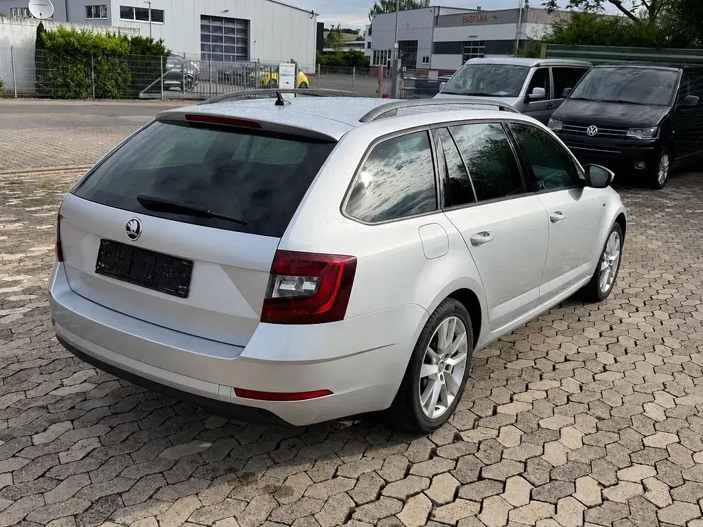 Gebraucht Skoda Octavia Clever 116 PS (85 kW) 2018 Silber Kombi