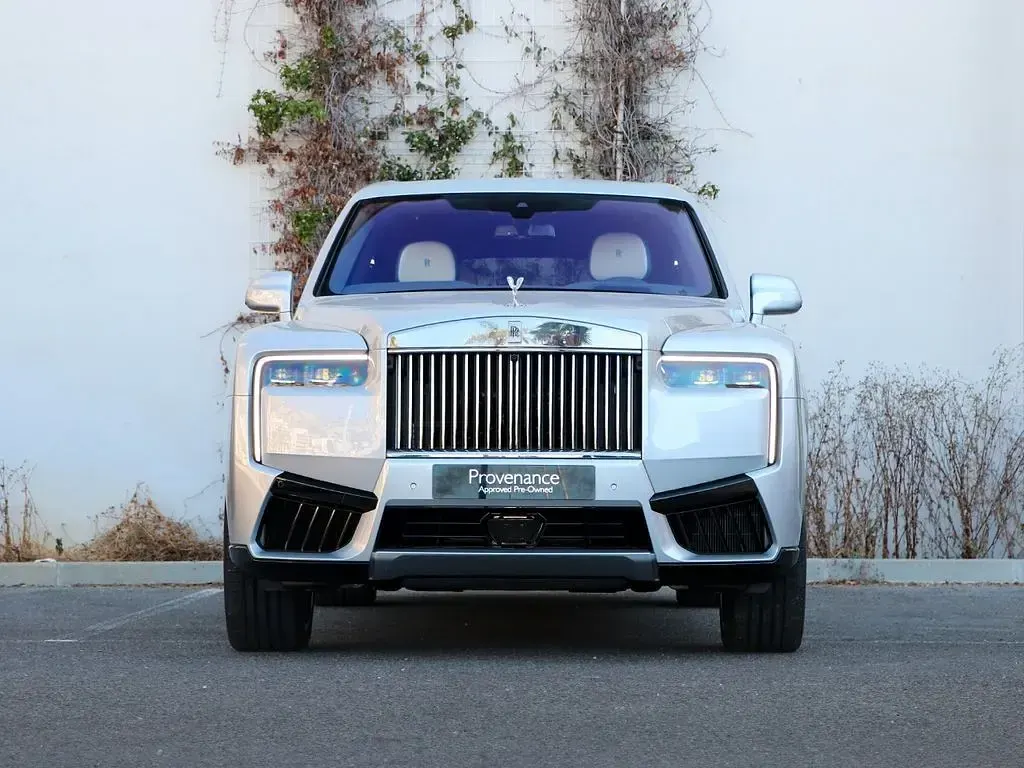 Neu Rolls Royce Cullinan 600 PS (441 kW) 2026 Silber SUV