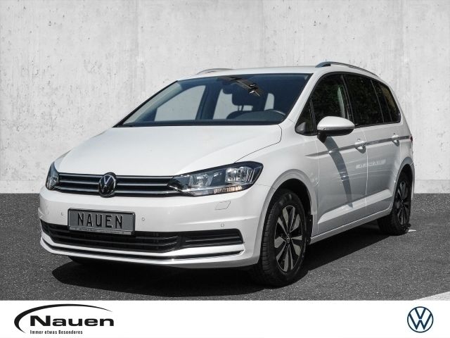 Oryxweiß perlmutteffekt Gebraucht 2024 VW Touran Move Van / Kleinbus | 33.441 € (Superpreis) - Bild 1/3