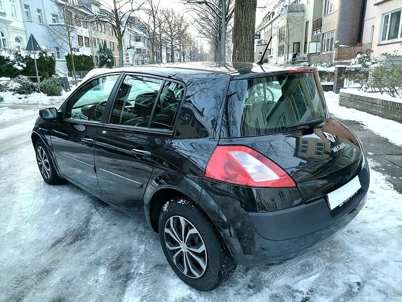 Schwarz Gebraucht 2004 Renault Mégane II Limousine | 1.990 € (Fairer Preis) - Bild 1/4