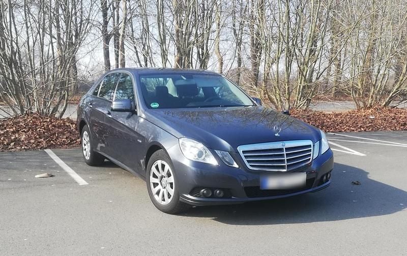 Gebraucht Mercedes E220 170 PS (125 kW) 2011 Grau Limousine