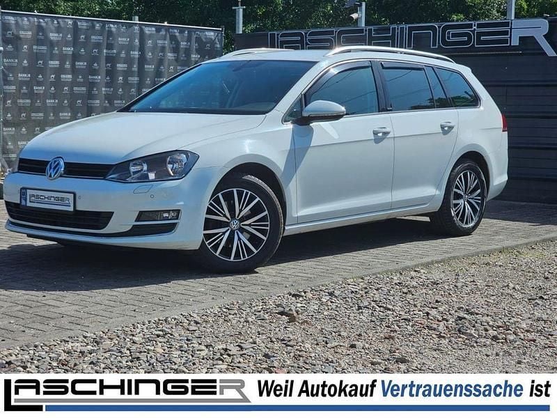 Weiß Gebraucht 2016 VW Golf VII Allstar Limousine | 11.090 € (Fairer Preis) - Bild 1/4