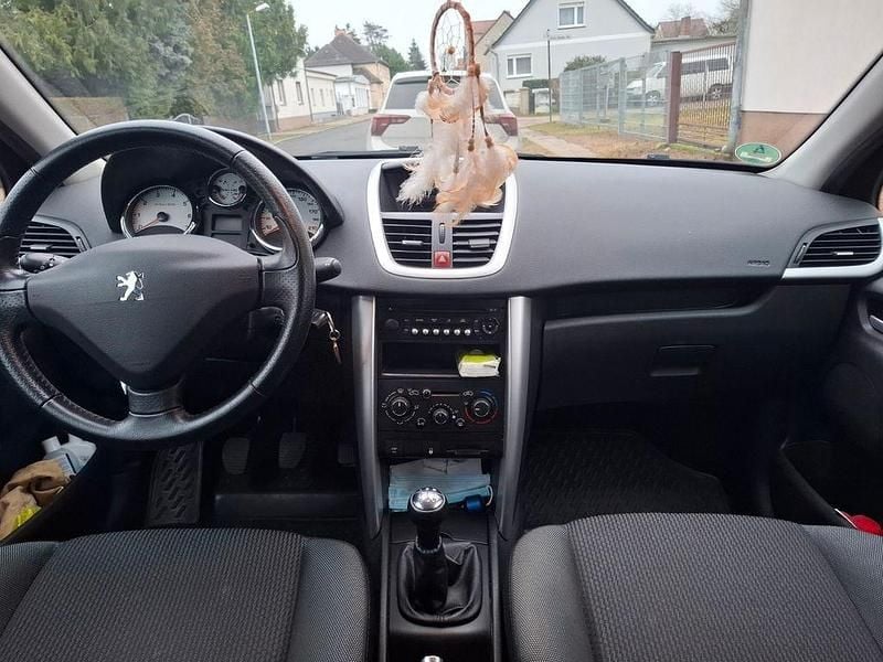 Gebraucht Peugeot 207 Forever 95 PS (69 kW) 2012 Grau Limousine