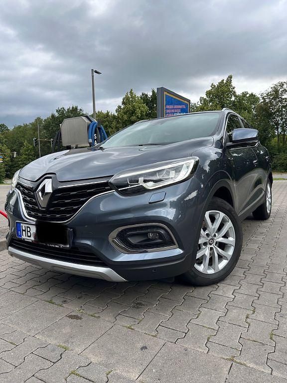 Grau Gebraucht 2019 Renault Kadjar LIMITED Deluxe SUV | 13.900 € (Superpreis) - Bild 1/4