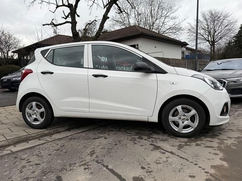 Gebraucht Hyundai i10 67 PS (49 kW) 2014 Weiß Kleinwagen