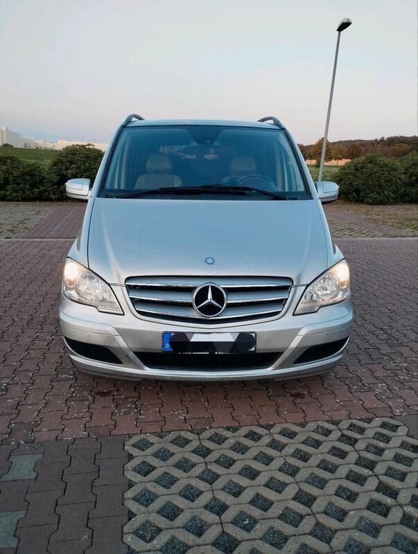 Grau Gebraucht 2011 Mercedes Viano Edition Van / Kleinbus | 13.900 € (Superpreis) - Bild 1/4