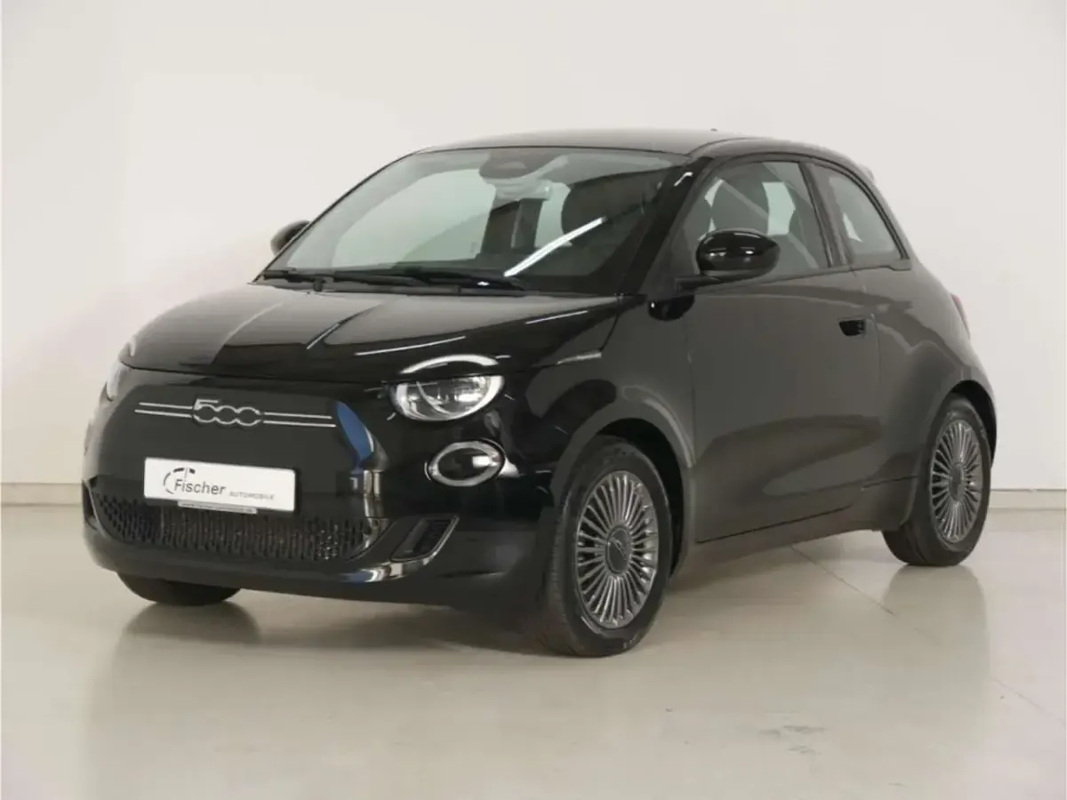 Gebraucht Fiat 500e Icon 86 kW (118 PS) 2022 Onyx schwarz Limousine
