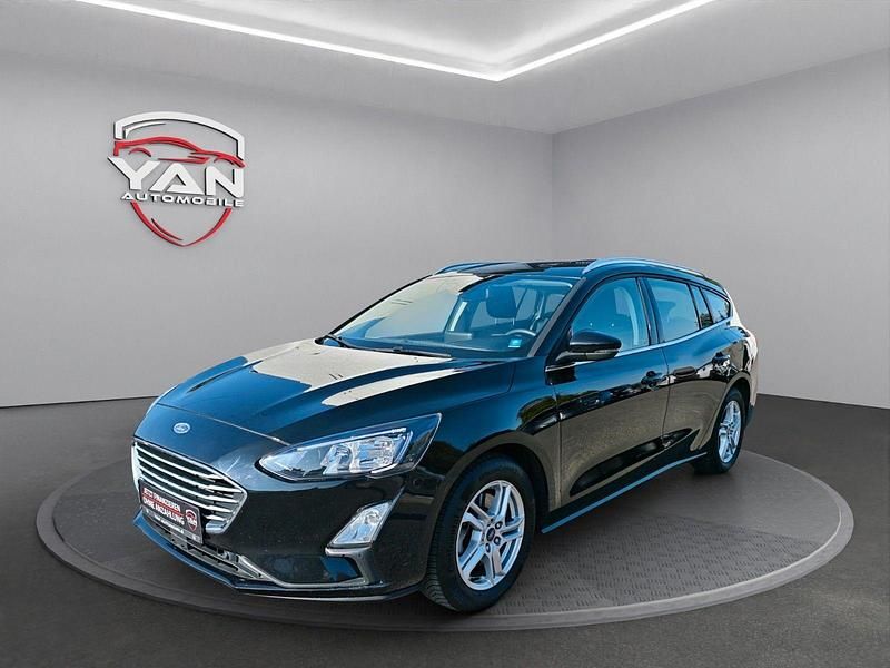 Schwarz Gebraucht 2021 Ford Focus Kombi | 12.900 € (Superpreis) - Bild 1/4