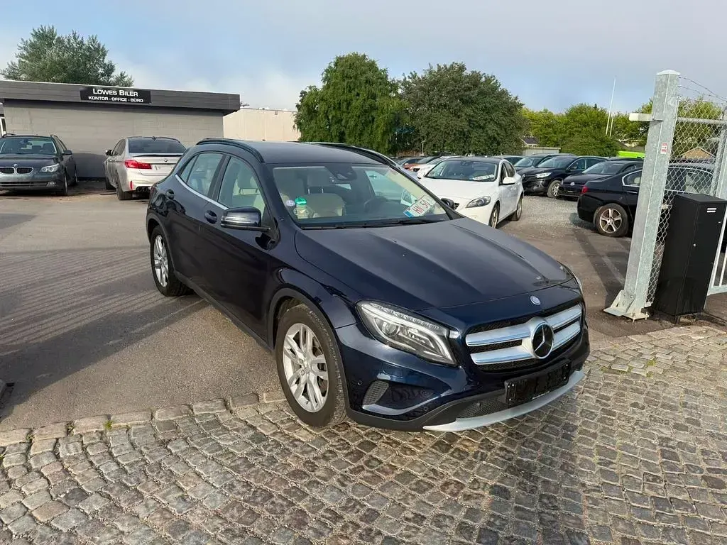 Gebraucht Mercedes GLA250 211 PS (155 kW) 2016 Blau SUV