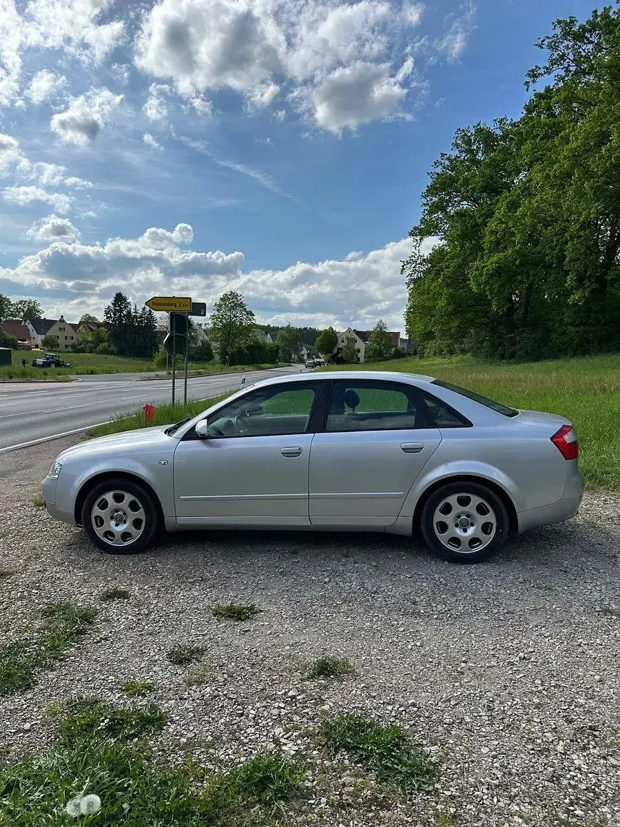 Używany Audi A4 131 KM (96 kW) 2004 Srebrny Sedan/Limuzyna