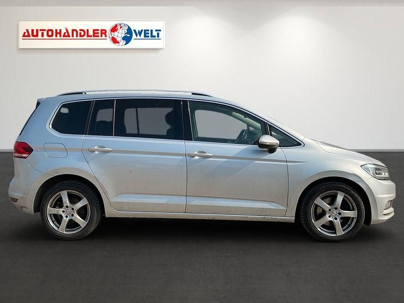 Gebraucht VW Touran Highline 150 PS (110 kW) 2017 Silber Van / Kleinbus