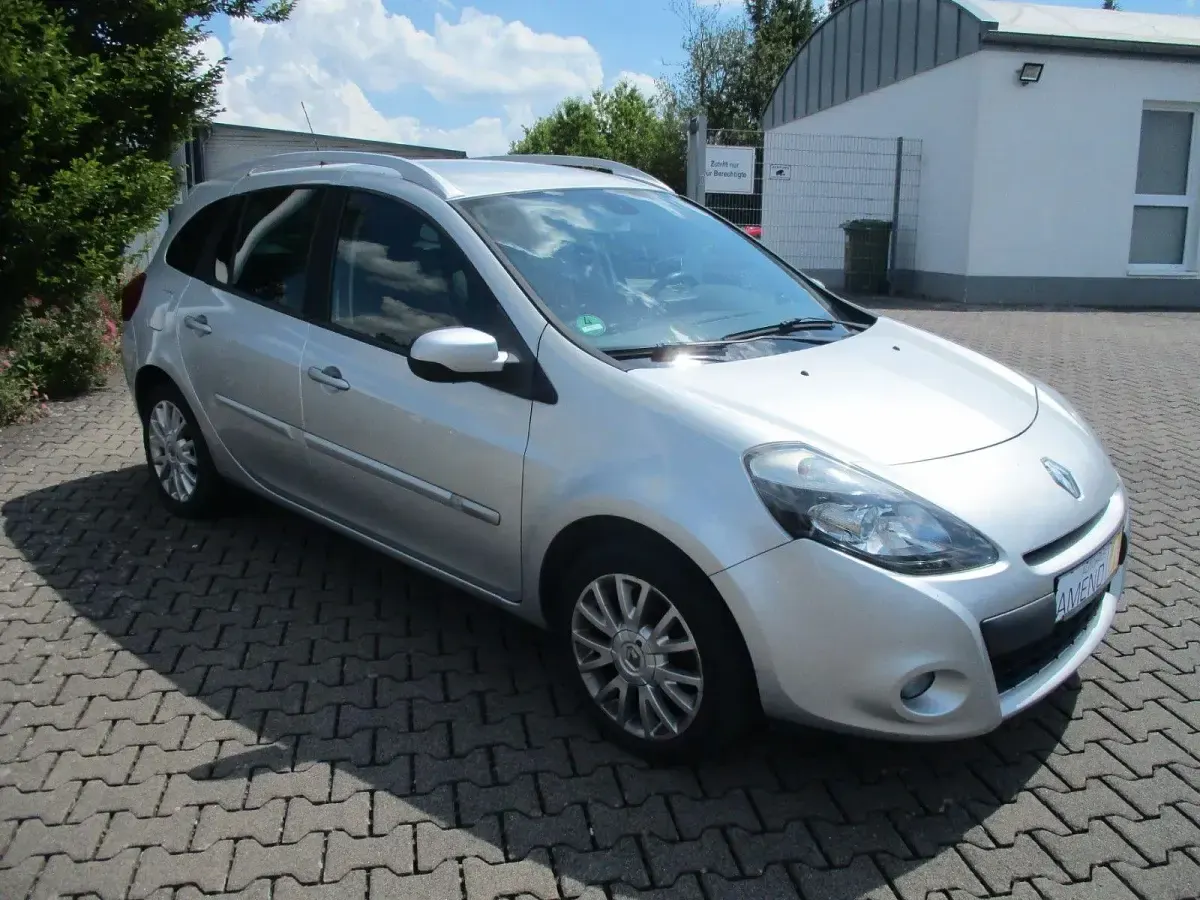 Gebraucht Renault Clio GrandTour Luxe 101 PS (74 kW) 2011 Silber Kombi