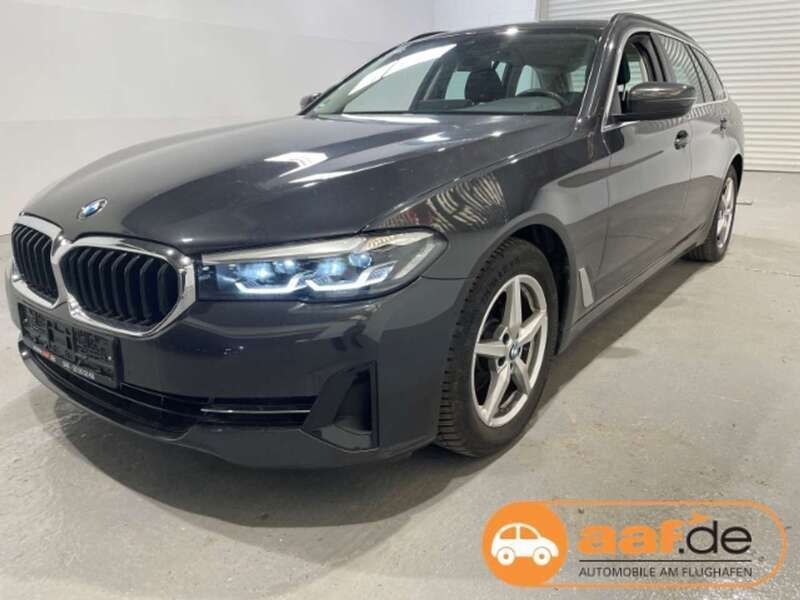Grau Gebraucht 2022 BMW 520 Kombi | 34.950 € (Fairer Preis) - Bild 1/4