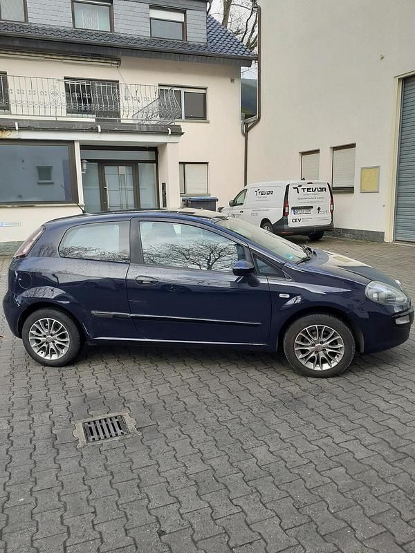 Gebraucht Fiat Punto 77 PS (56 kW) 2011 Schwarz Kleinwagen