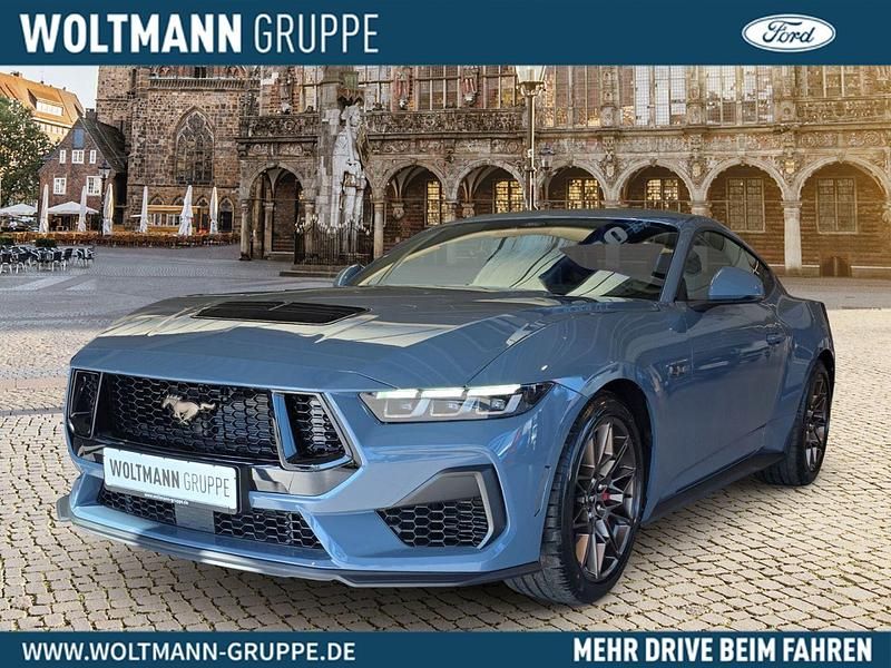 Vapor blue/whisper blue Neu 2025 Ford Mustang Fastback Coupé | 63.990 € (Etwas zu teuer) - Bild 1/4