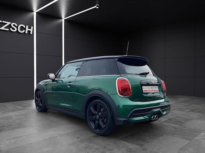 Gebraucht Mini Cooper S Classic 178 PS (130 kW) 2022 British racing green metallic Kleinwagen