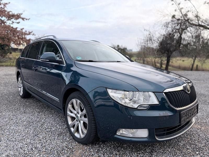 Gebraucht Skoda Superb Elegance 170 PS (125 kW) 2012 Blau Kombi