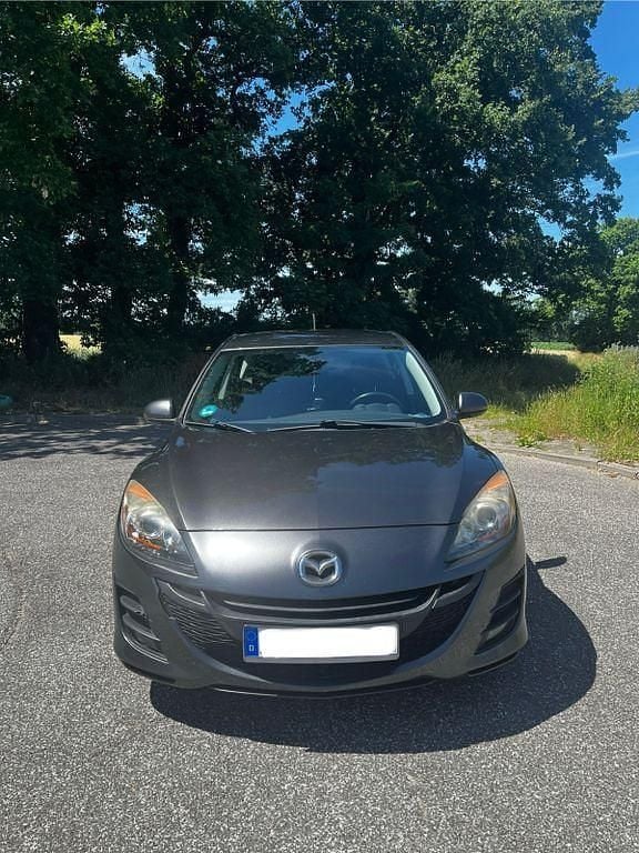 Grau Gebraucht 2009 Mazda 3 Center-Line Limousine | 3.990 € (Etwas zu teuer) - Bild 1/4