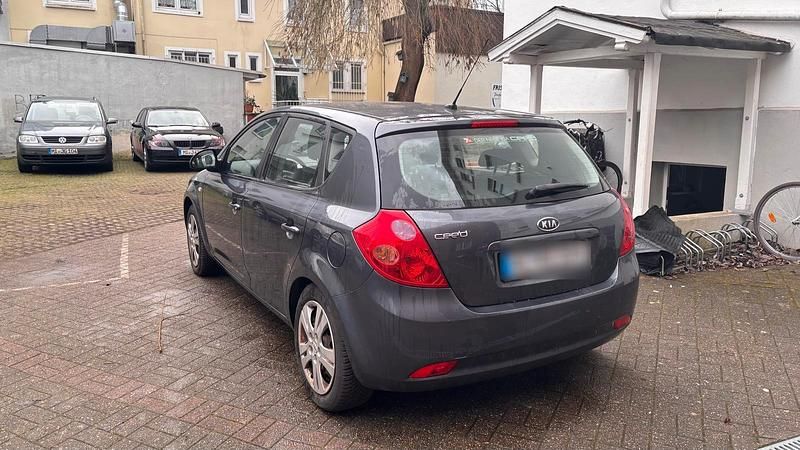 Gebraucht Kia Ceed 120 PS (88 kW) 2007 Schwarz Kleinwagen