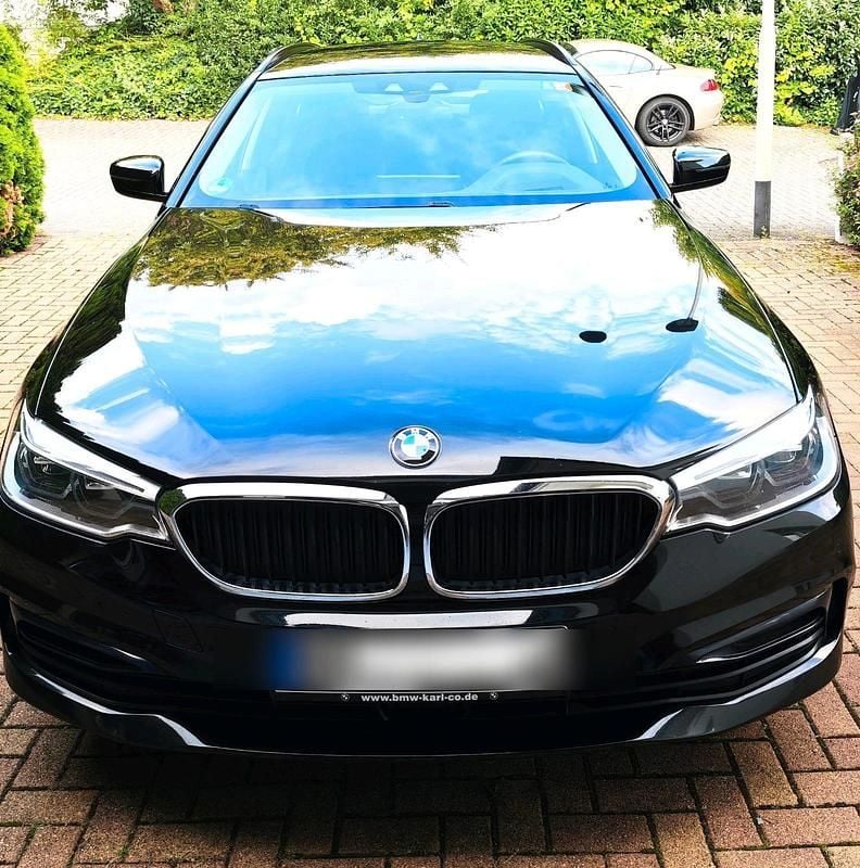 Schwarz Gebraucht 2018 BMW 530 Sport Line Kombi | 17.900 € (Superpreis) - Bild 1/4